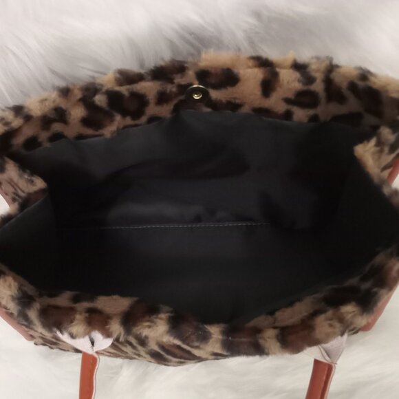 🐆 Leopard Print Fuzzy Purse, Furry Hat & Trendy Sunglasses | Chic Winter Set - Picture 4 of 10